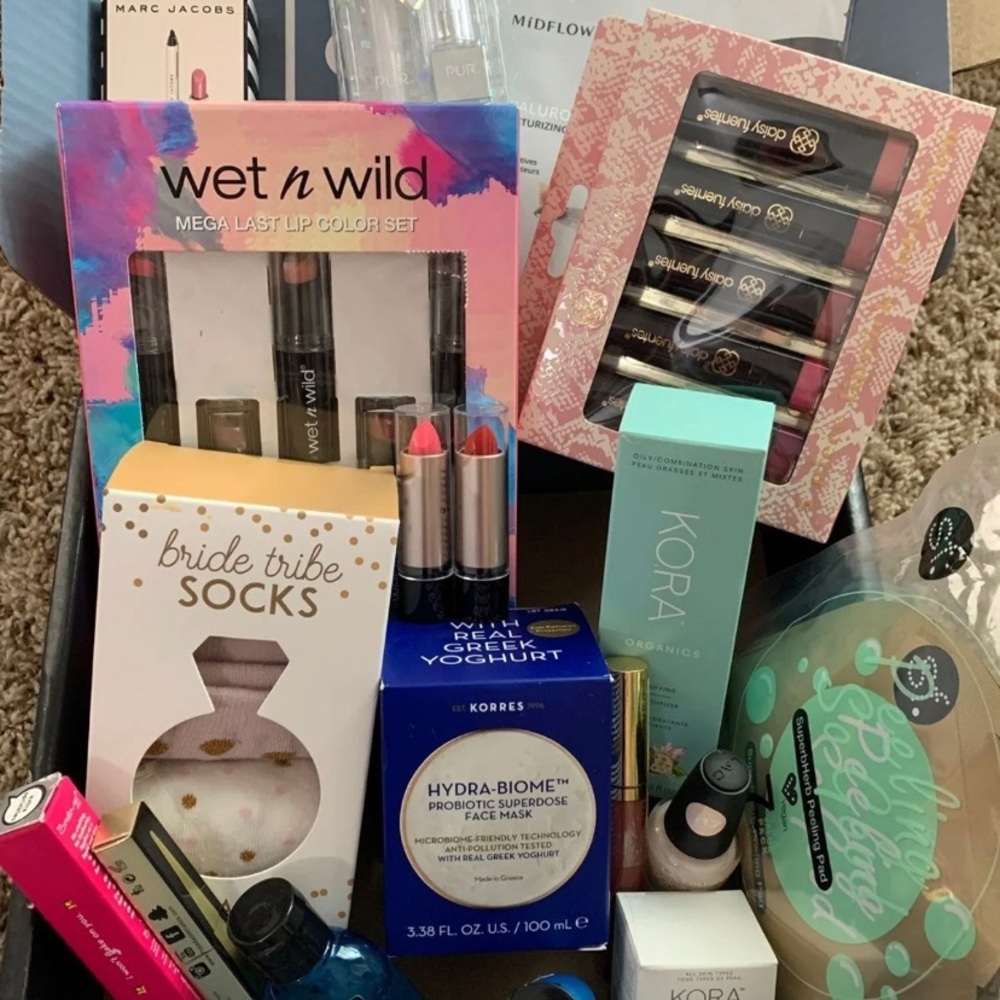 Makeup Bundle - Picture 4 of 4